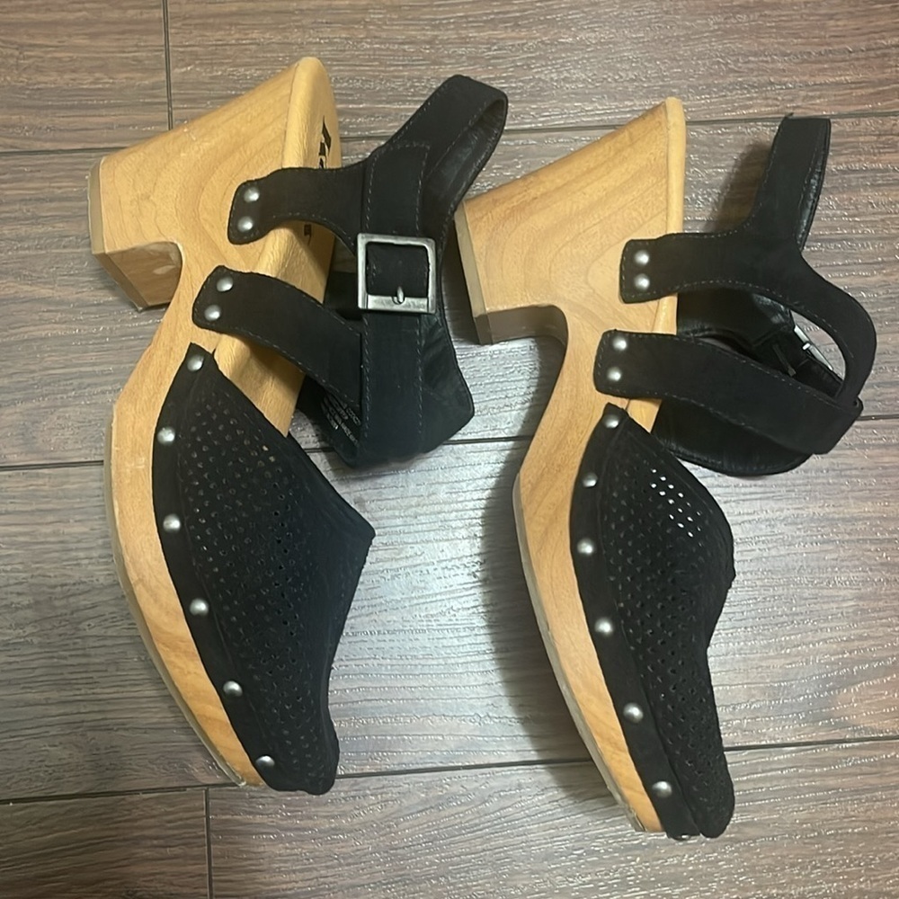 Korks Abloom heels size 10 in Black